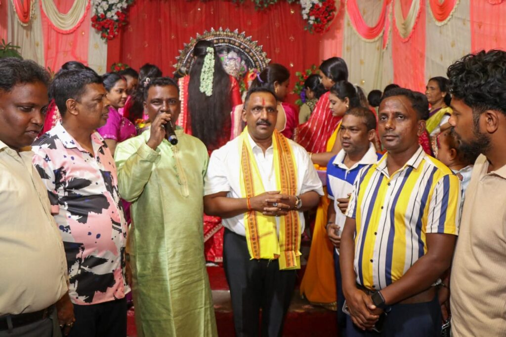 पूर्व मंत्री बन्ना गुप्ता ने विभिन्न पूजा आयोजनों में लिया हिस्सा, सुख-समृद्धि और खुशहाली की कामना