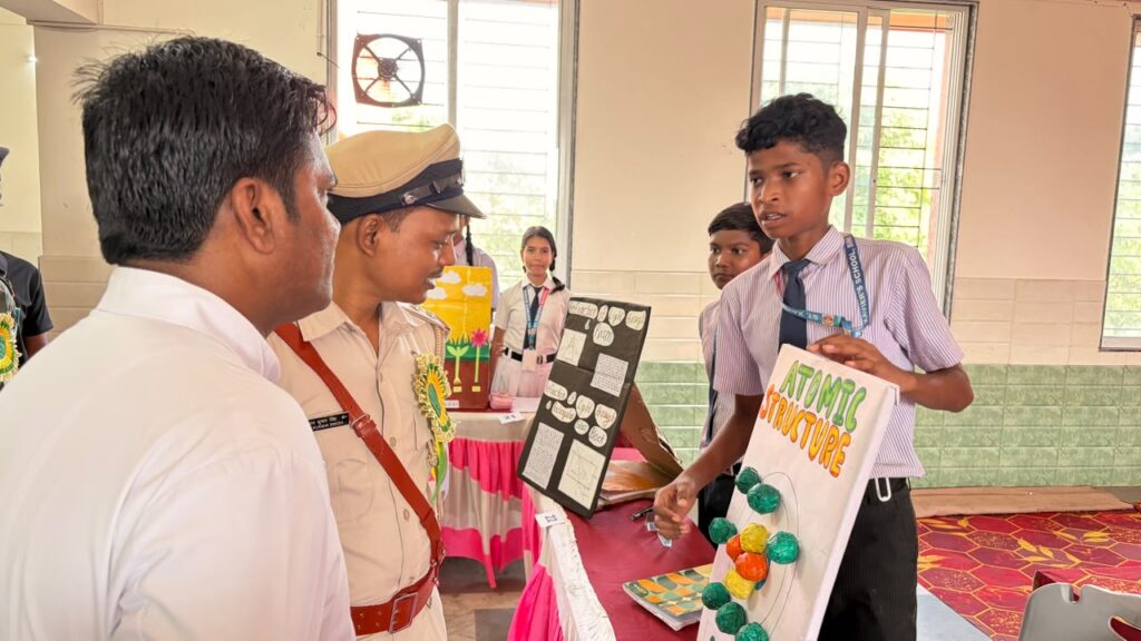 सेंट जेवियर्स स्कूल सीनी में विज्ञान, सामाजिक विज्ञान एवं कला प्रदर्शनी आयोजित